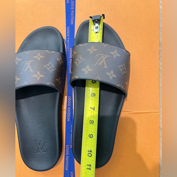LOUIS VUITTON WATERFRONT MULE MONOGRAM SLIDES SIZE 8 - Picture 4 of 4